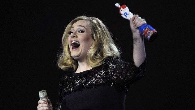 Adele na udlen Brit Awards (21. nora 2012)