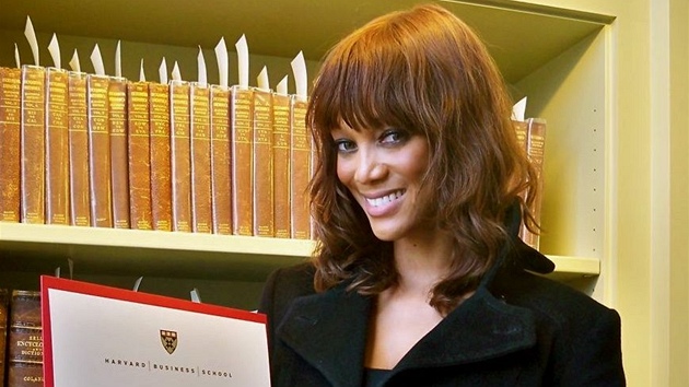 Tyra Banksová vystudovala Harvard (17. února 2012).