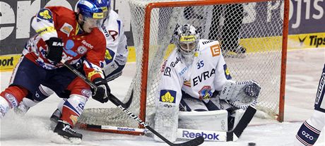 NÁHRADNÍK V AKCI. Vítkovický branká Filip indelá pi zranní jedniky Málka