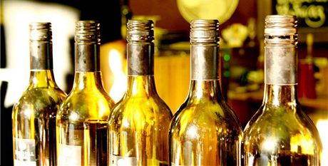 Ceny alkoholu od ledna zvedne vyí spotební da. Lihovary proto jedou naplno. Ilustraní foto