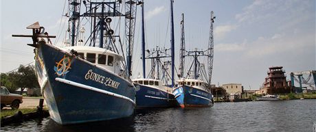 Lod zakotvené v Bayou La Batre.