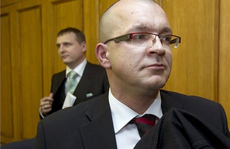 Jaroslav kárka a Vít Bárta u Obvodního soudu pro Prahu 5. (7. bezna 2012)