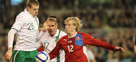 REPREZENTAN DEBUT. Frantiek Rajtoral (v ervenm) nastoupil v Irsku poprv v