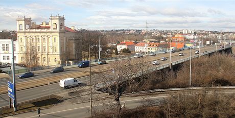 Silniái slibují, e po celou dobu rekonstrukce mostu budou v kadém smru prjezdné dva jízdní pruhy.