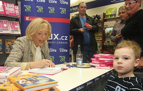 Marie Poledáková v Plzni podepisovala svoji novou knihu Líbá jako ábel. 