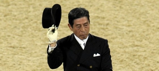 OLYMPIJSKÝ VETERÁN. Japonský jezdec Hiroši Hokecu si vyjel místo pro hry v