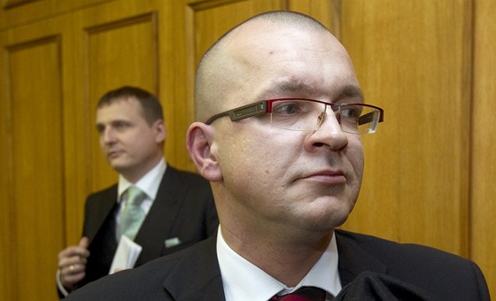 Jaroslav kárka a Vít Bárta u Obvodního soudu pro Prahu 5. (7. bezna 2012)