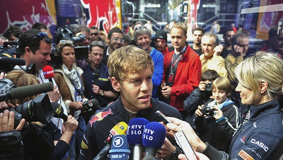 V padoku se Sebastian Vettel cítí bezpený.