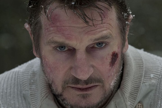 Liam Neeson ve filmu mezi vlky. 