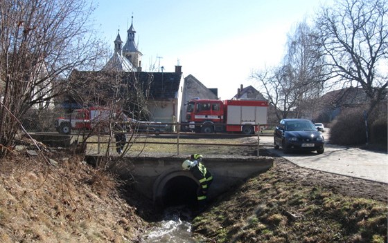 V Lipníku nad Bevou se v potoce topil chlapec, kterého proud strhnul do