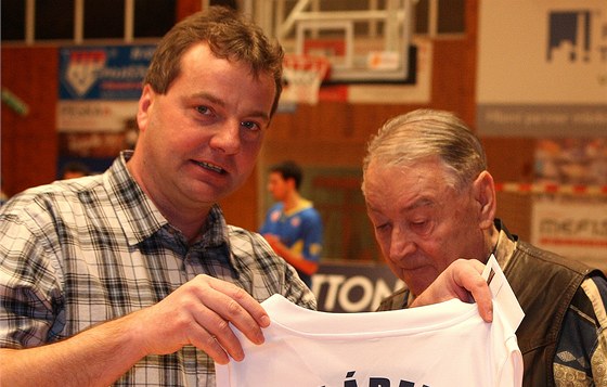 Plzeská basketbalová legenda Milo Sládek oslavil osmdesátiny, blahopeje mu