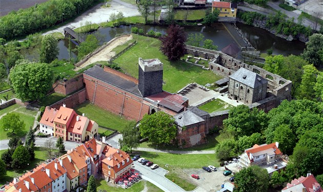 Letecký pohled na Chebský hrad.