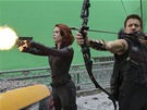 Z natáení filmu Avengers. Scarlett Johanssonová a Clint Barton