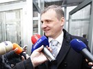 Vít Bárta pichází k Obvodnímu soudu pro Prahu 5. (5. bezna 2012)