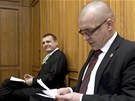 Vít Bárta a Jaroslav kárka u Obvodního soudu pro Prahu 5. (7. bezna 2012)