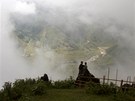 Prhled roztrenými mraky v oblasti Sapa na severu Vietnamu