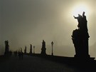 Praský Karlv most v mlze