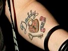 Kelly Osbourne prostednictvím svého tetování názorn ukazuje, jak moc má ráda