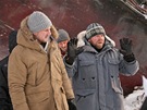 Liam Neeson a reisér Joe Carnaha pi natáení filmu mezi vlky. 