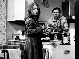 Jorga Kotrbová a Petr Kostka ve filmu Otakara Fuky Pátek není svátek (1979)