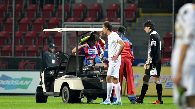 Plzeský stoper Marián iovský se v pohárovém souboji s Mladou Boleslaví