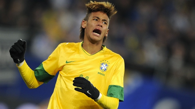 O Neymara se perou pedn kluby z celho svta.
