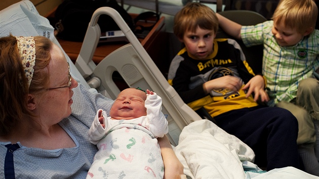 Louise Estesová porodila své t�etí dít�. Stejn� jako jeho sourozenci i ono je