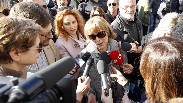 Patrizia Bagnasco, která peila ztroskotání Costy Concordie, hovoí s novinái