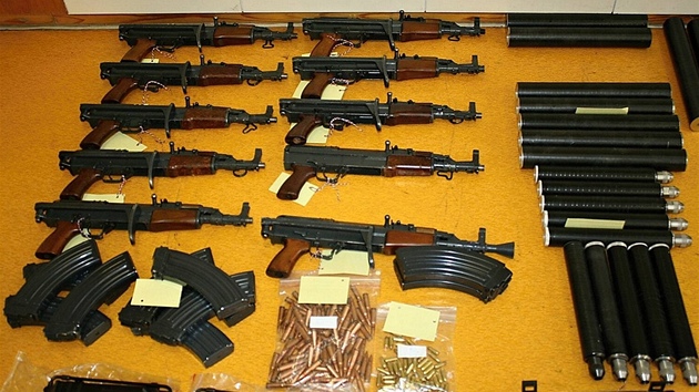 eská a slovenská policie odhalila gang podezelý z obchodování se zbranmi -