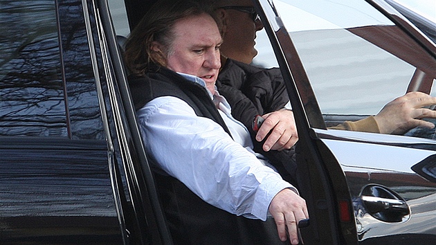 Gérard Depardieu pijídí na natáení v chotovském klátee. Vyfotografovat