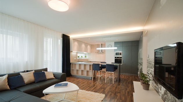 Nový interiér obývacího pokoje spojeného s kuchyským koutem