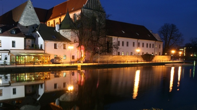 Sokolský ostrov je po oprav� koryta �eky p�íjemným místem.