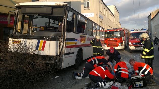 idi autobusu byl po srce s trolejbusem v eskch Budjovicch pevezen v kritickm stavu do nemocnice.