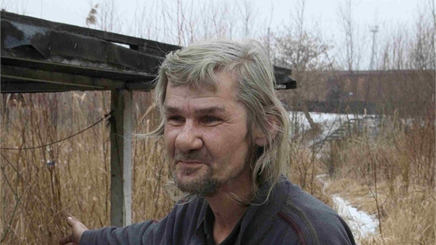 Bezdomovec Josef Koleá il v kolonii patnáct let v chatce vyrobené ze starého