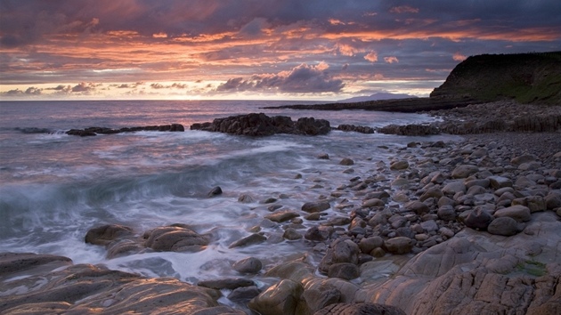 Irsko, Donegal Bay, západ slunce poblí msteka Mullaghmore 