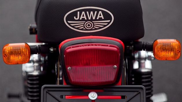 Na pražském Výstavišti se v rámci přehlídky Motocykl představila i retro Jawa Californian. (9. března 2012, Praha)
