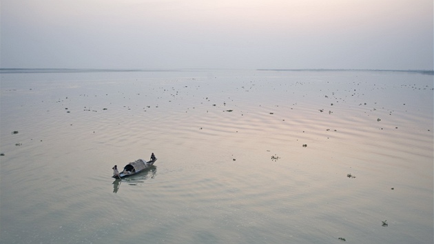 Mohutná Brahmaputra pramení v Tibetu, protéká dv�ma indickými státy a ústí do