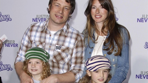 Jamie Oliver s rodinou (únor 2011)