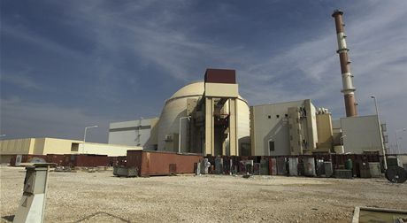 Íránská jaderná elektrárna v Búéhru na archivním snímku