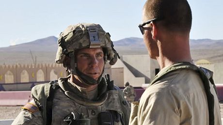 Americký serant Robert Bales (vlevo) podezelý z vrady afghánských civilist