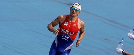 Triatlonista Filip Ospalý v becké ásti olympijského závodu