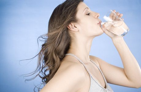 Dostatek tekutin je základem zdraví (ilustraní snímek)