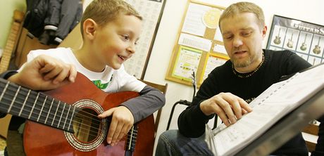 estiletý Ondra Petruka z Chodova chodí v Základní umlecké kole na hodiny