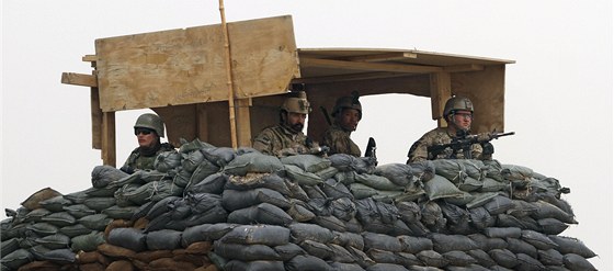Amerití vojáci na strái v Kábulu (11. bezna 2012)