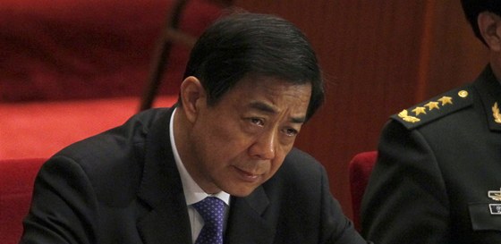 Po Si-laj na zasedání ínské komunistické strany v Pekingu (13. bezna 2012)