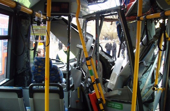 Havárie trolejbusu na Sokolské tíd v Ostrav.