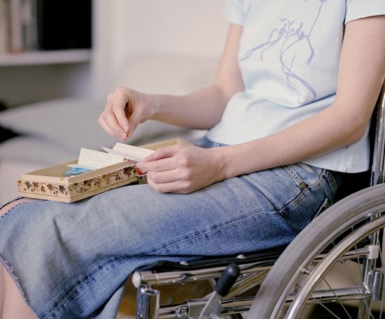 Roztrouená skleróza postihuje nejastji mladé lidi do 30 let (ilustraní snímek)