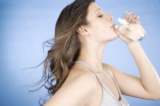 Dostatek tekutin je základem zdraví (ilustrační snímek)