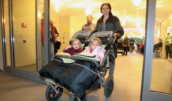 Rodiče z Prahy 4 a 9, kteří stojí o přijetí dítěte do školky, musí nově doložit potvrzení o trvalém bydlišti dítěte.