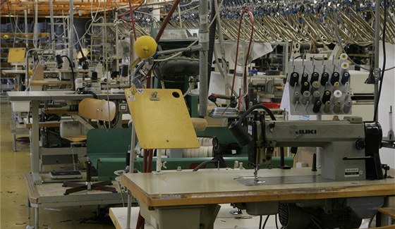 Opuštěné výrobní haly zkrachovalého podniku OP Prostějov. Alespoň do jesenické pobočky by se však nyní díky švédskému výrobci konfekce Cavaliere mohly švadleny a krejčové vrátit.